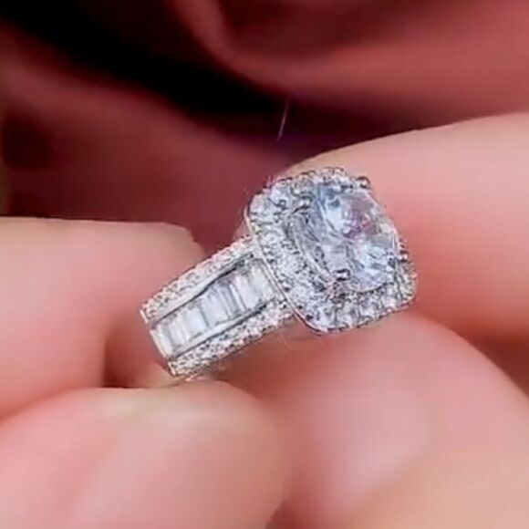 Lab Diamond Ring New in gift box Size 8 New In gift box - Picture 2 of 3